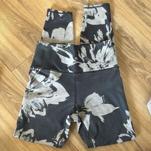 VUORI • Floral Leggings • xs • broken zipper